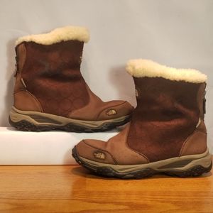 North Face Lined Winter Boots Zips in back